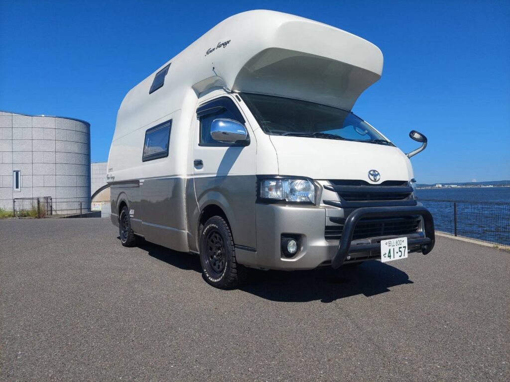 ハイエースキェんピングカーカーシェア